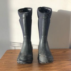 Bogs womens tall rain boot size 9. GUC. Black